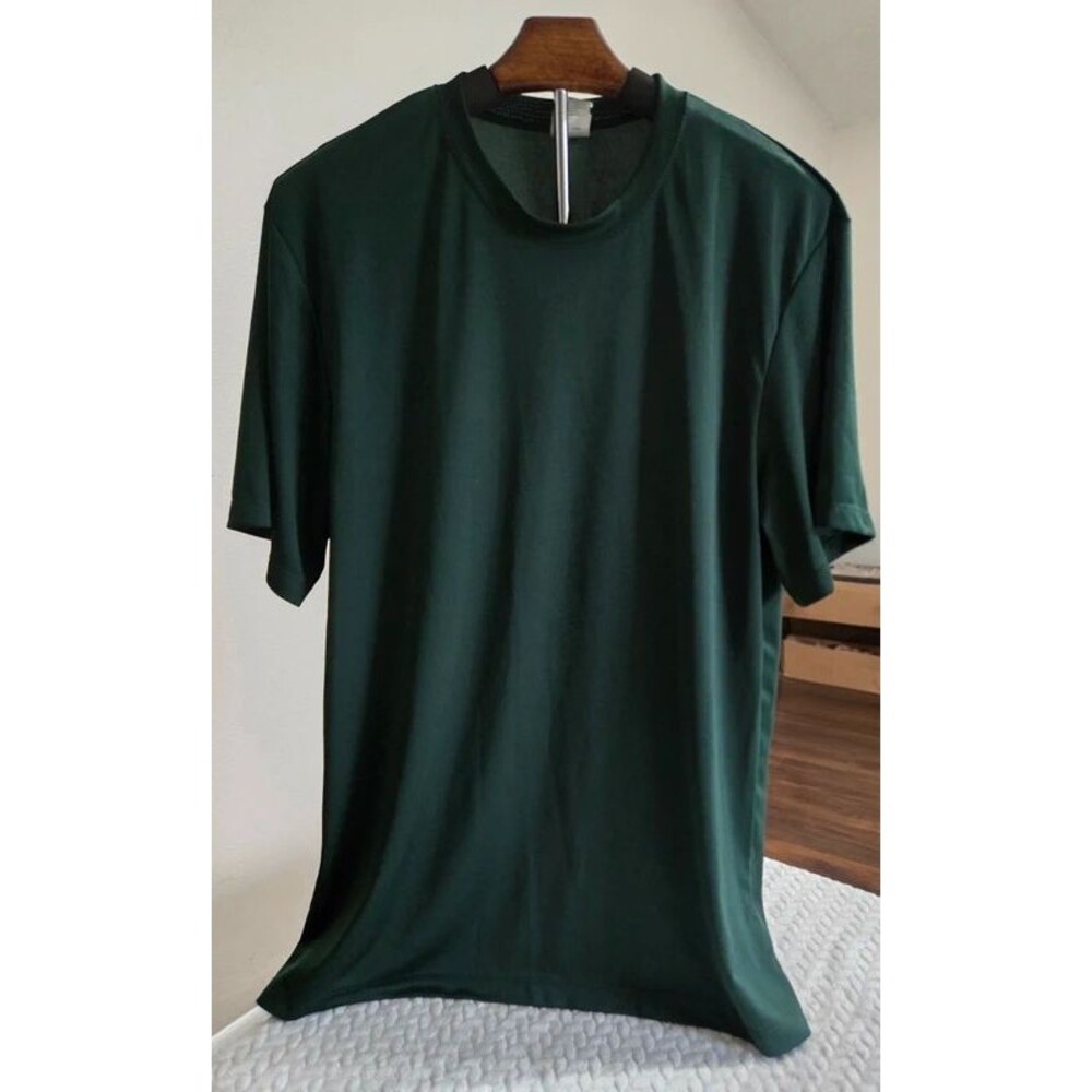 2 Pre-loved men Tshirt 100% polyester